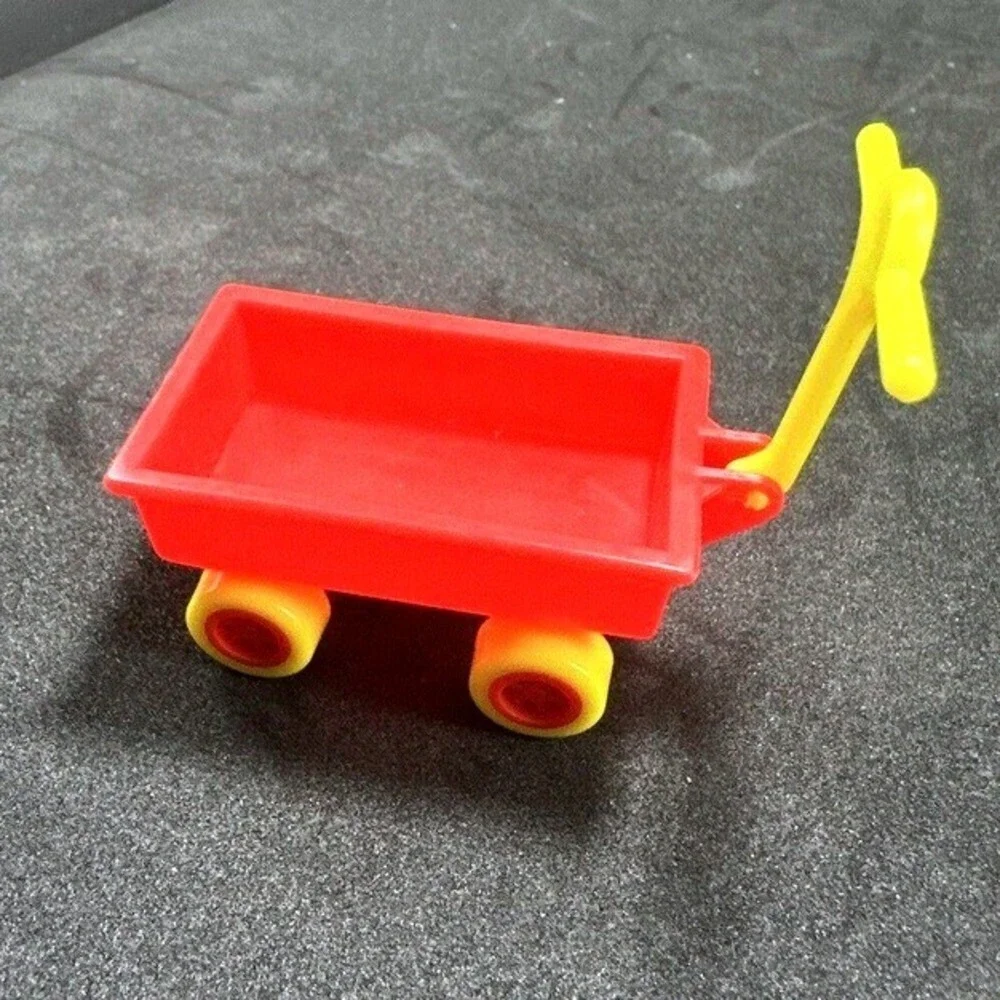 1986 Berenstain Bears Figure‎ with Red Wagon Collectible Toy